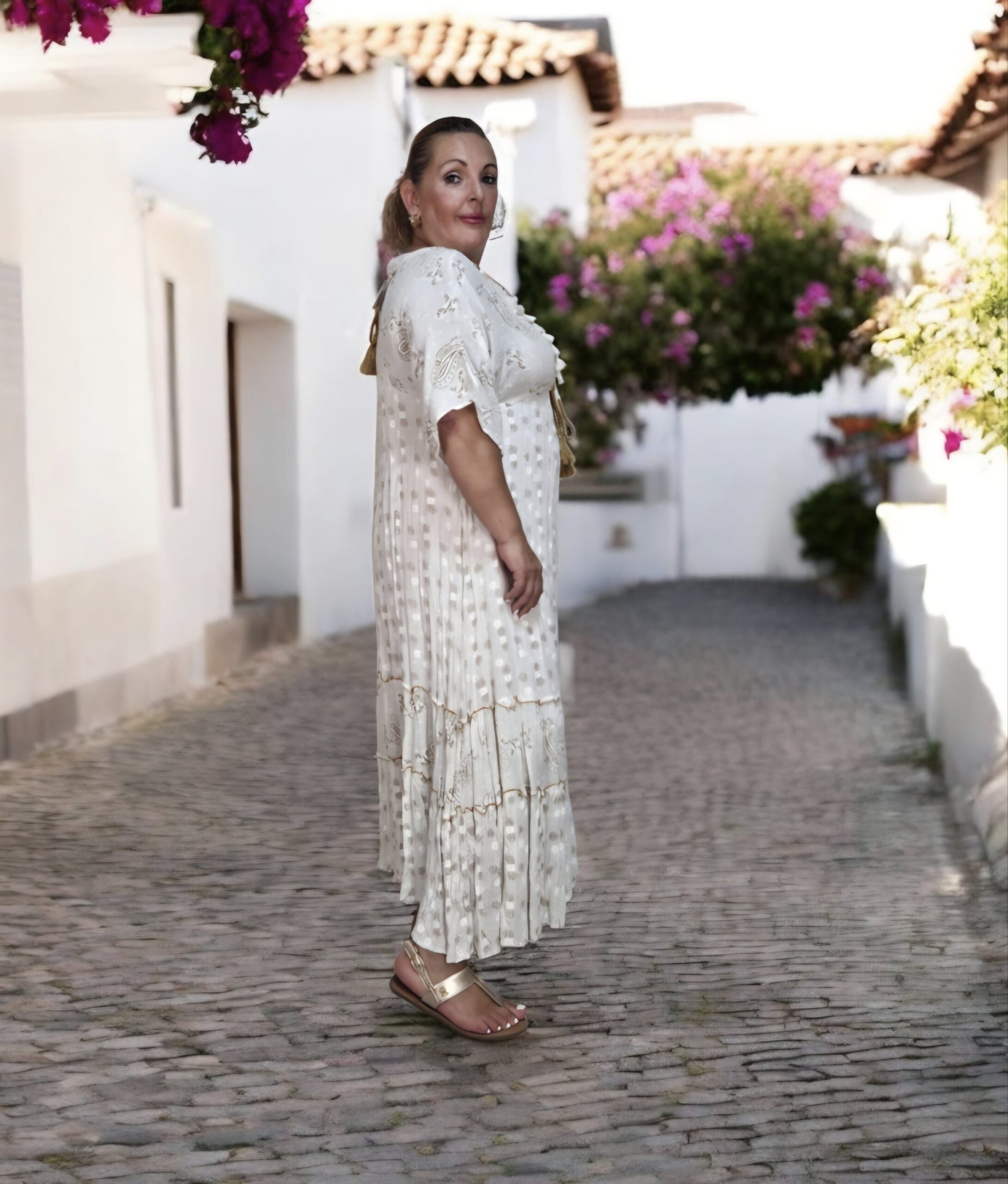2026/08/1000262325-scaled.jpg vestido boho blanco y beige