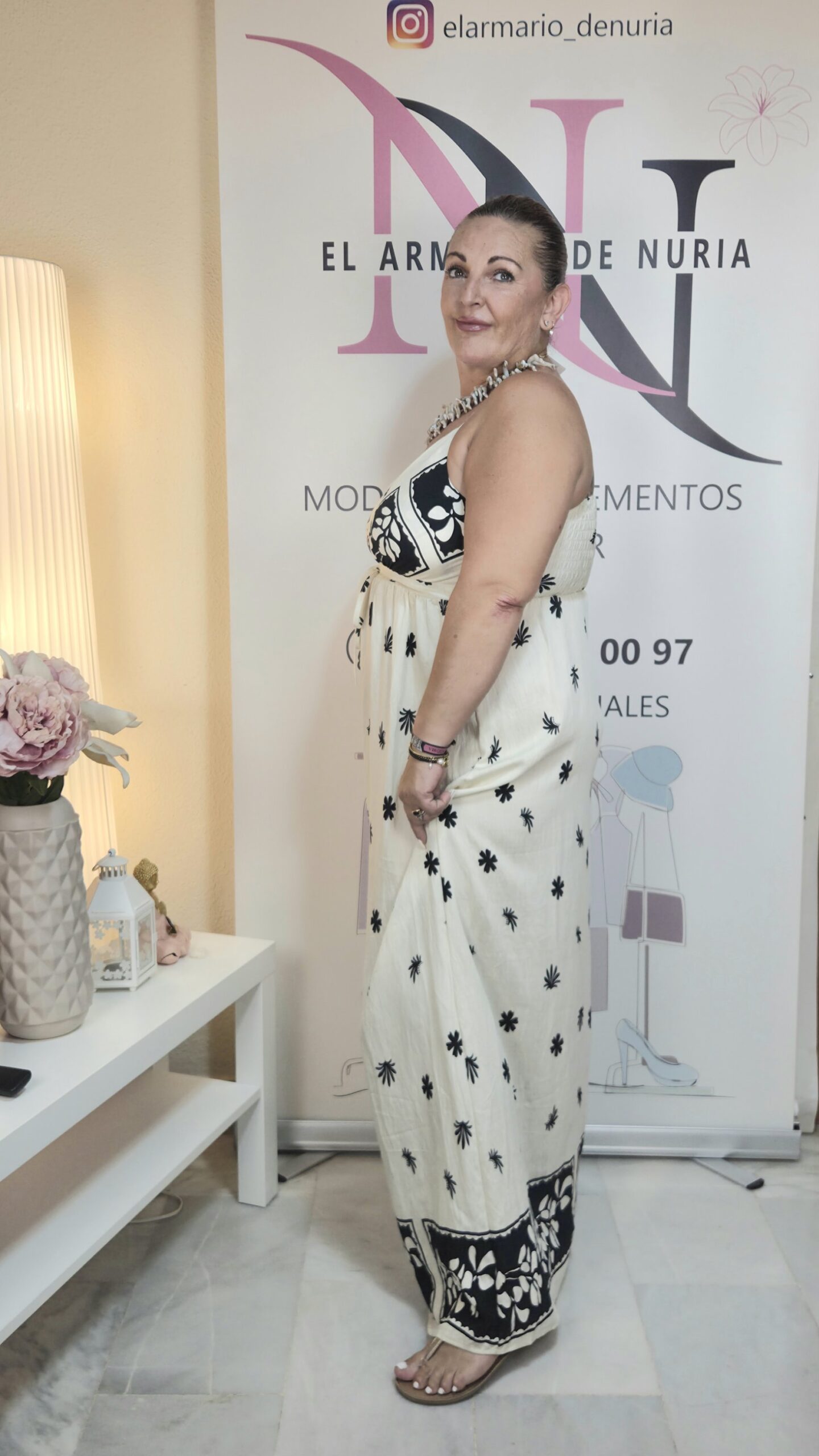 2026/08/1000269155-1-scaled.jpg vestido flor marfil y negro