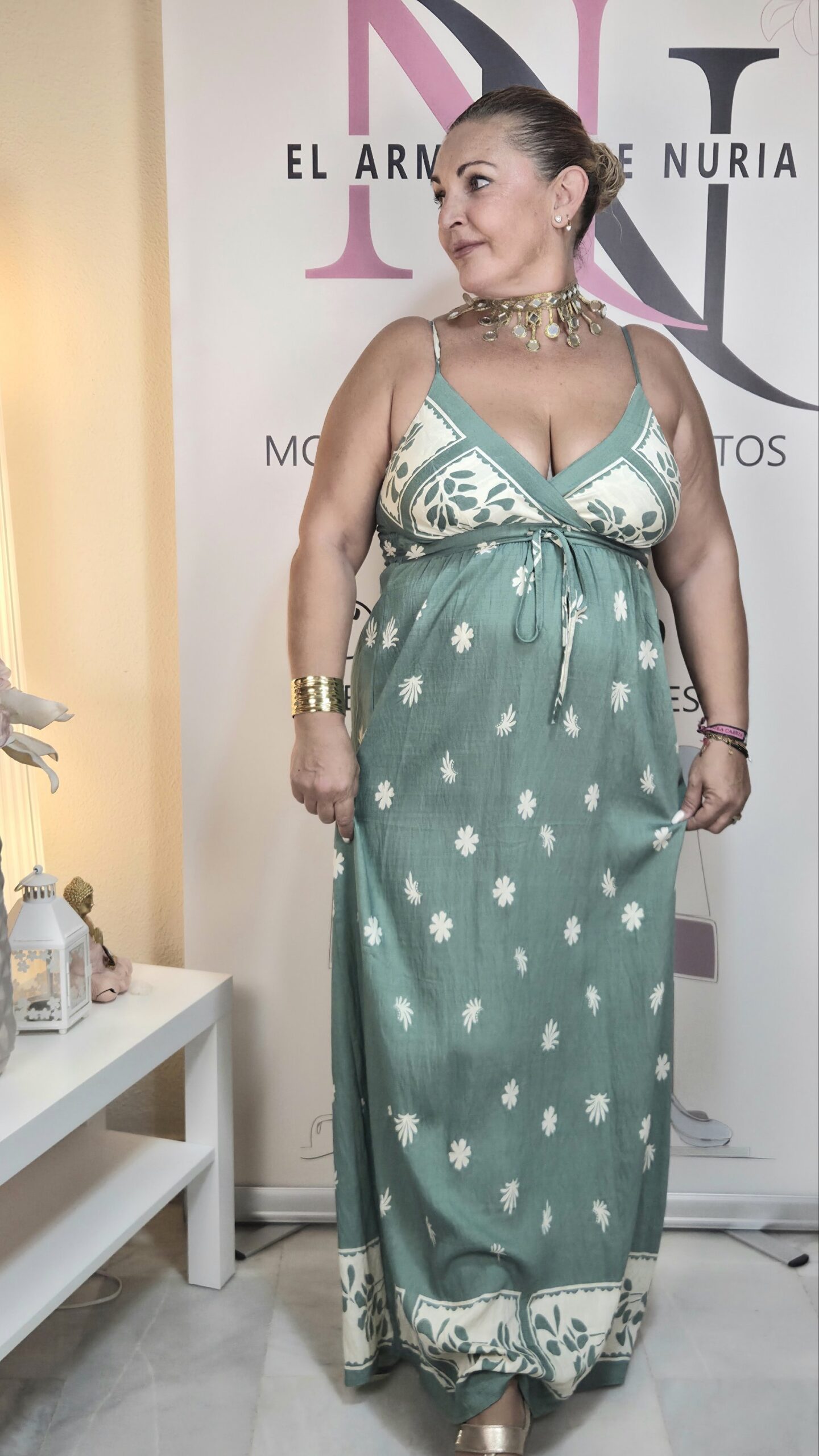 2026/08/1000269161-scaled.jpg vestido flor verde y marfil
