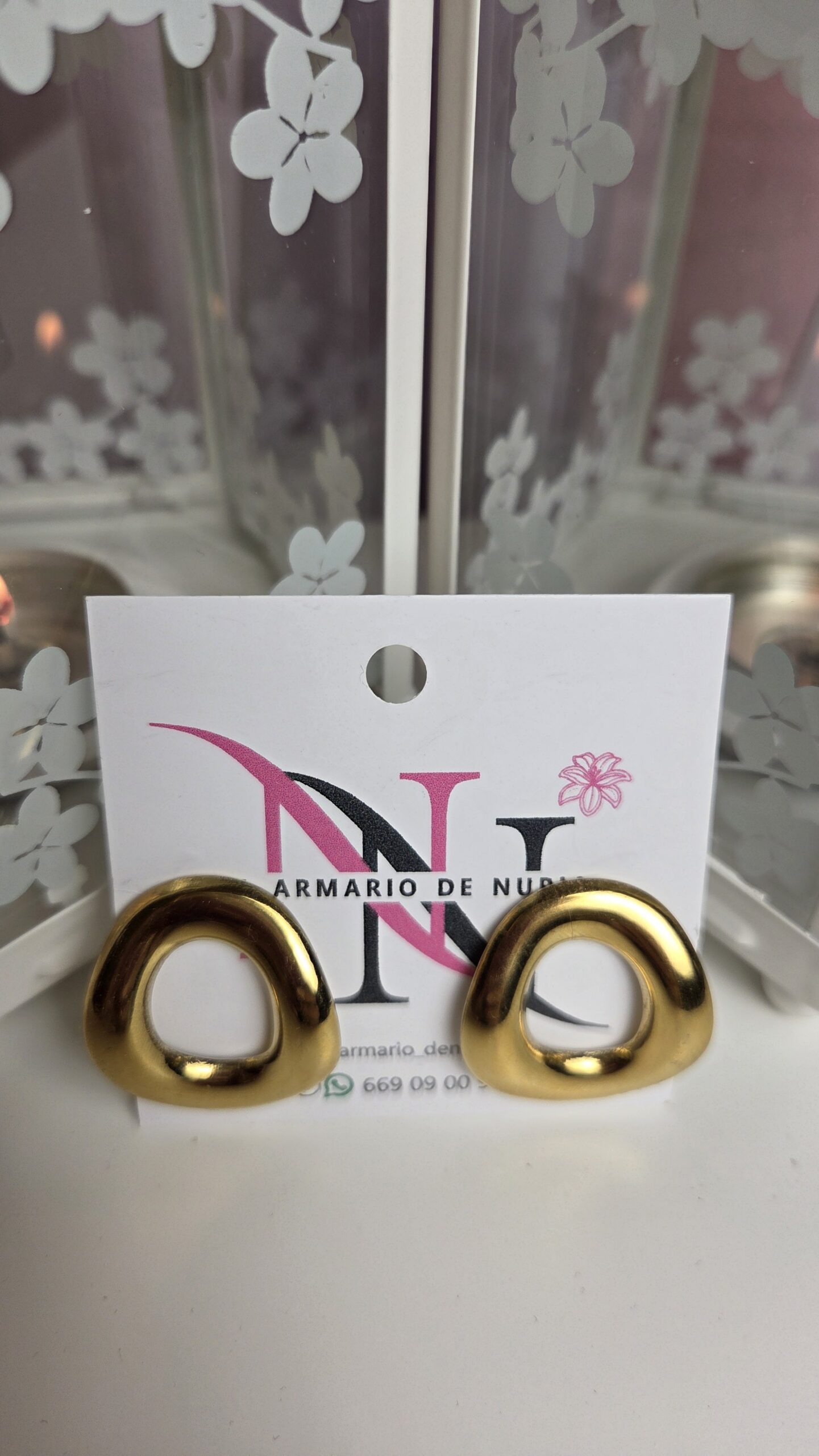 2026/09/1000095419-scaled.jpg pendientes donut dorado