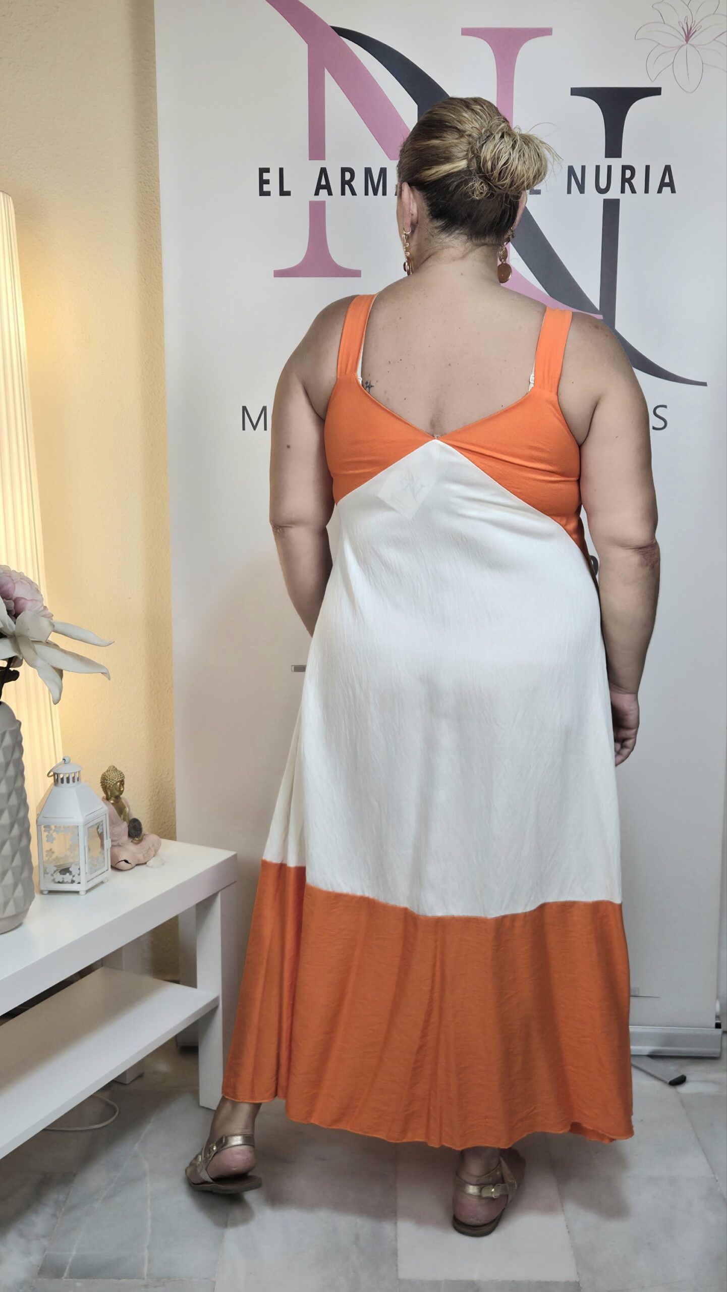 2026/09/1000269239-scaled.jpg vestido bicolor naranja y marfil