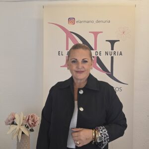 gabardina corta style negra