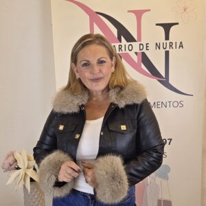 chaqueta foxie black biker polipiel con cuello y puños de pelo desmontables
