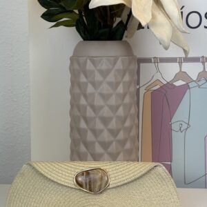 bolso clutch media luna nÁcar con broche piedra